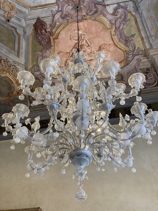 Schöner, alter Leuchter im Glas Museum Murano